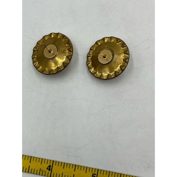 Rivoli Clear Faceted Rhinestone
Pierced Halo Gold Tone Pierced Earrings - Picture 8 of 13